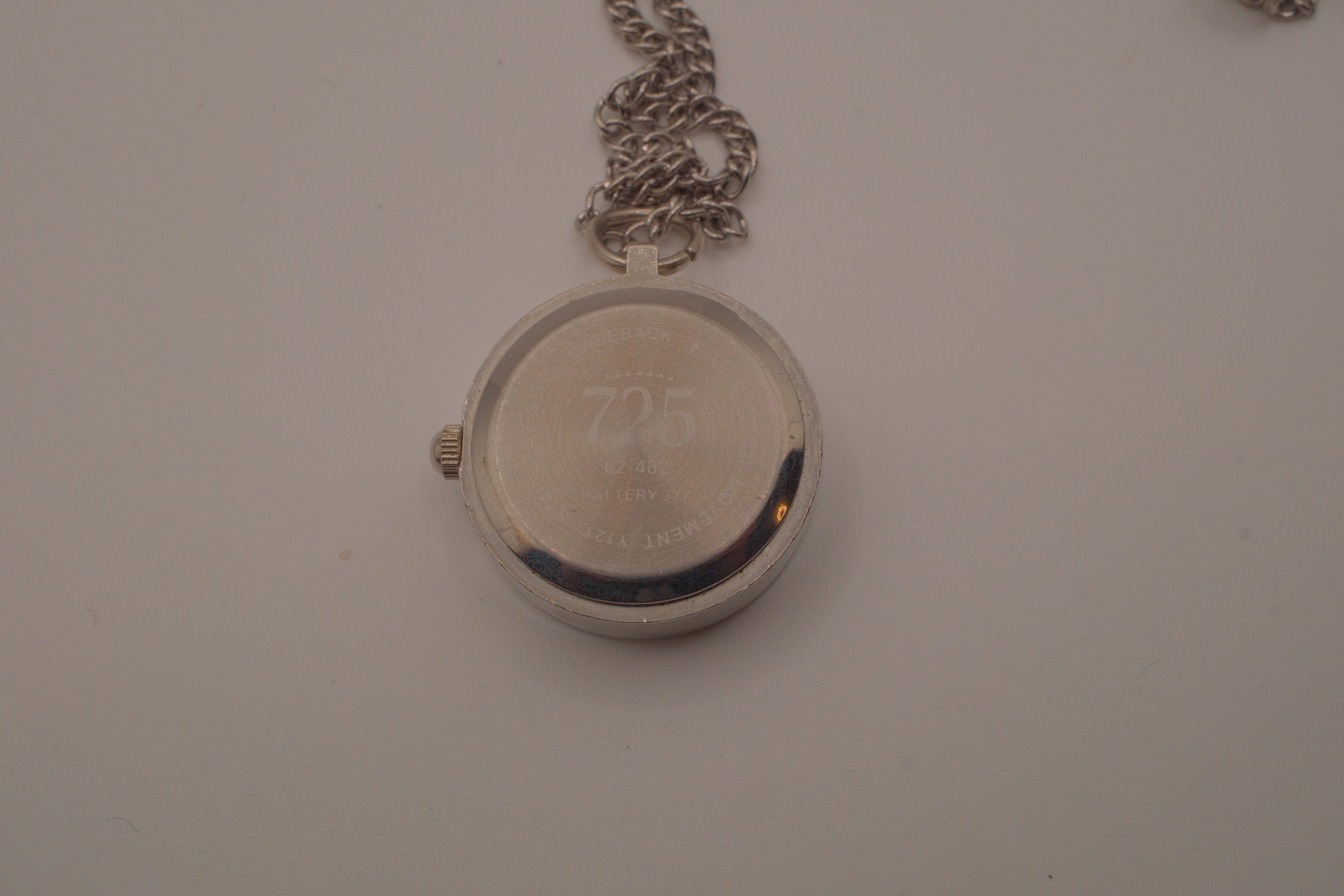 Round quartz pendant watch necklace