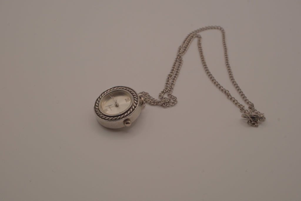 Round quartz pendant watch necklace