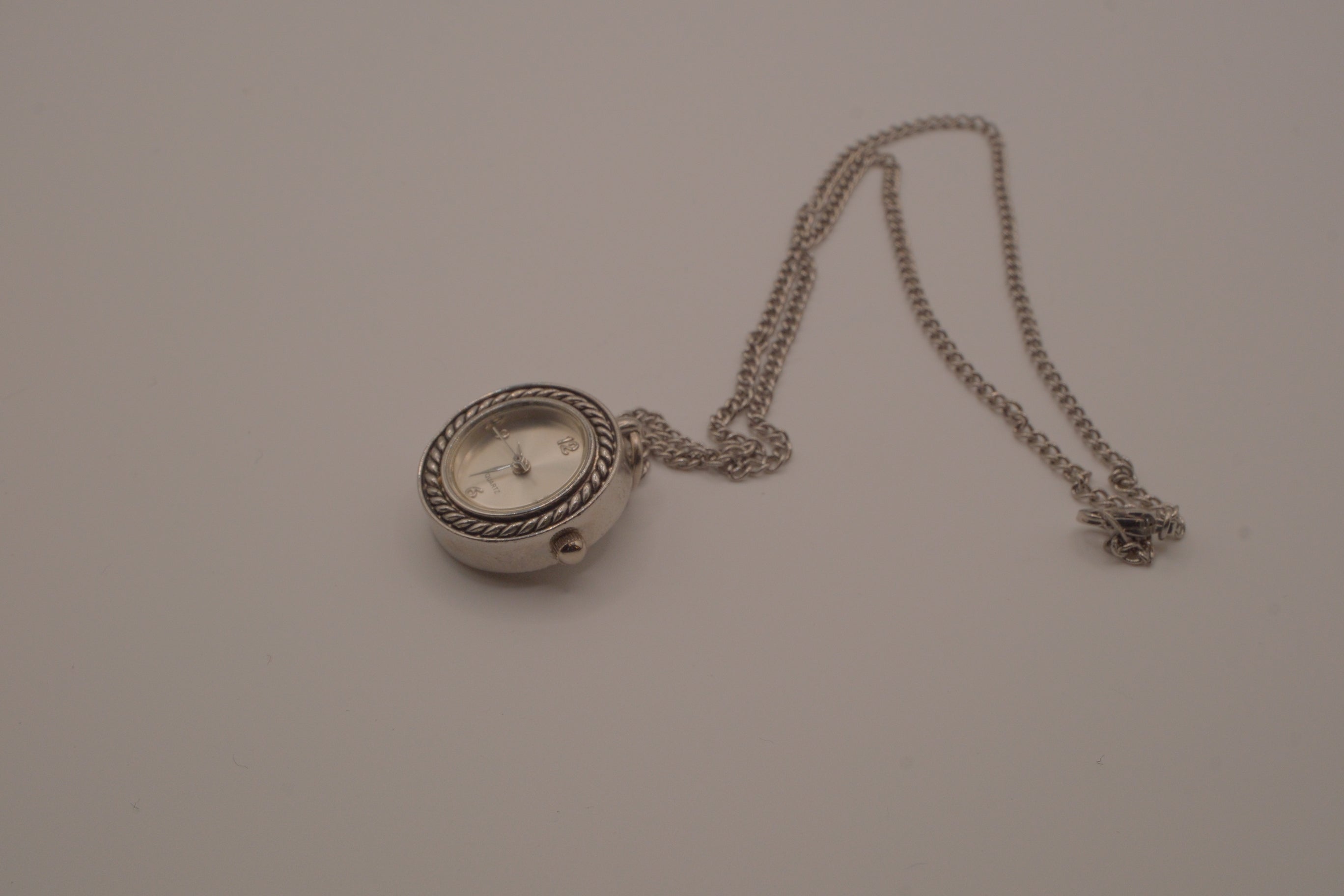 Round quartz pendant watch necklace