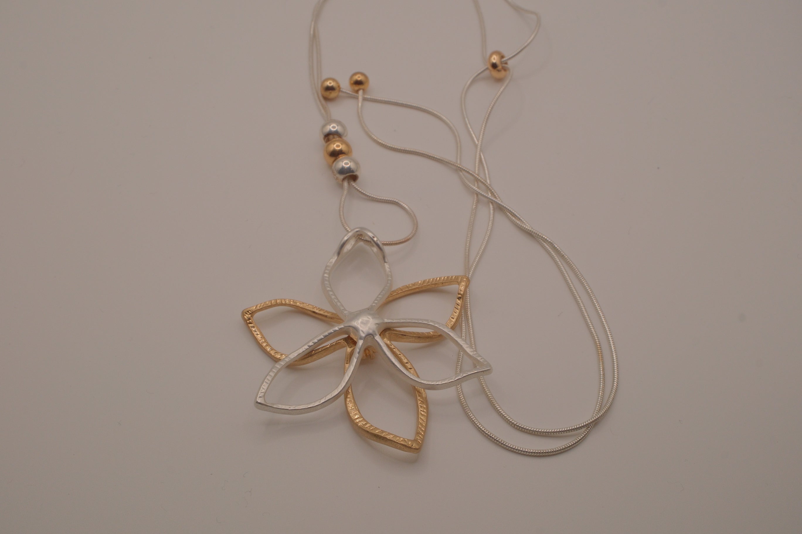 Two-tone openwork flower pendant Bolo tie necklace