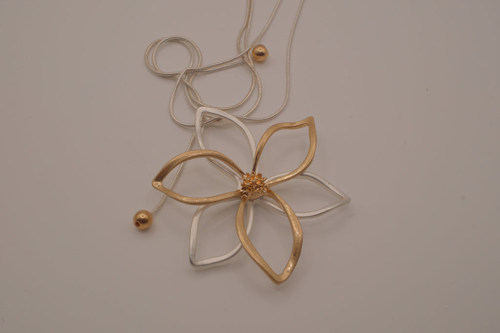 Two-tone openwork flower pendant Bolo tie necklace