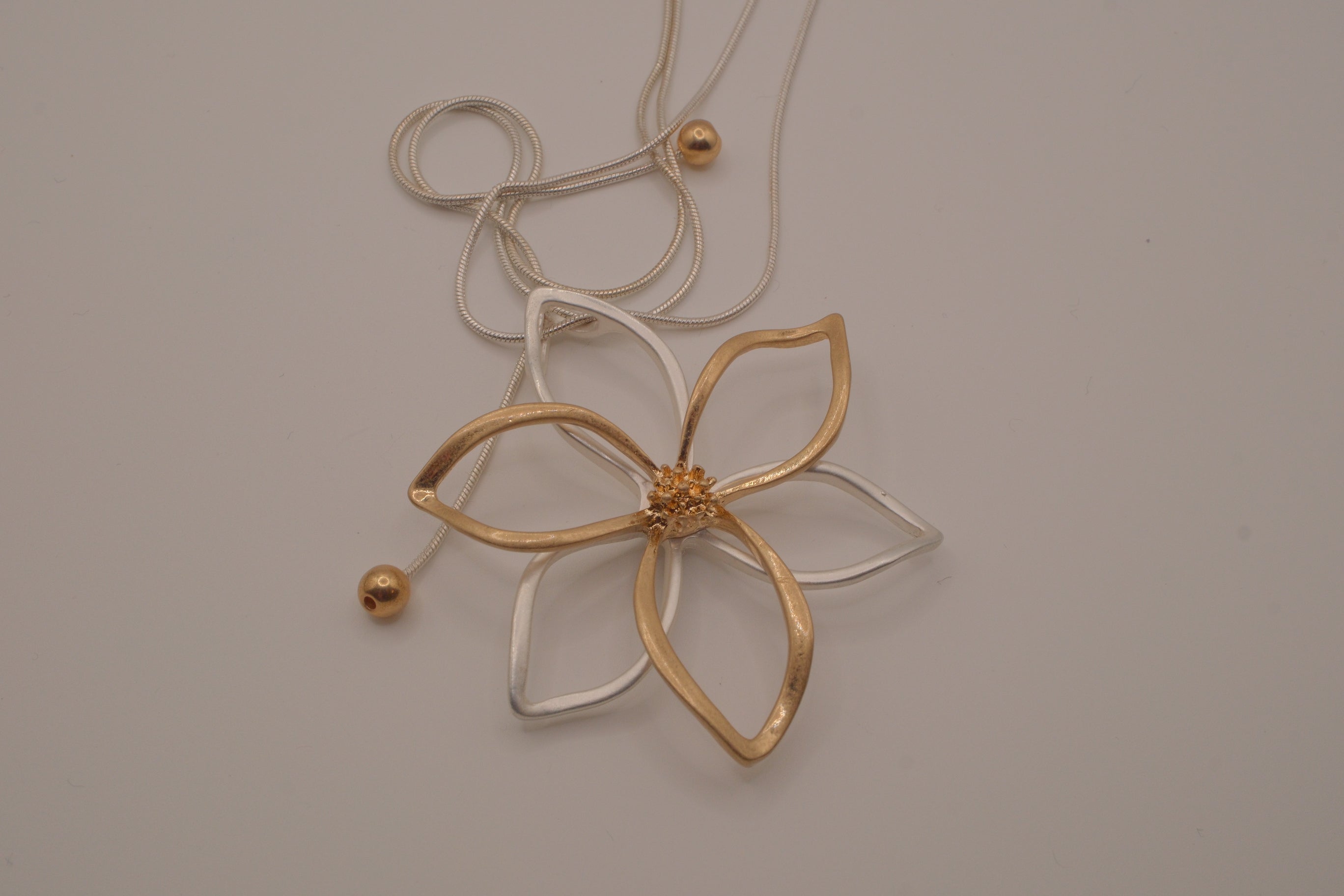 Two-tone openwork flower pendant Bolo tie necklace