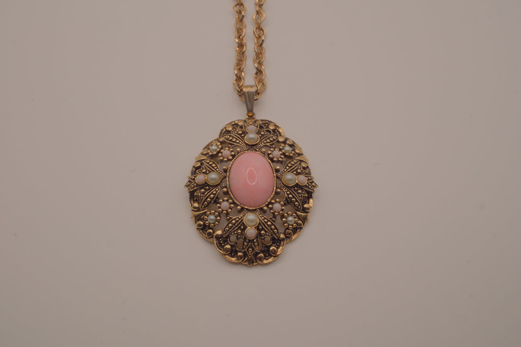 1974 Avon "Queen Anne's Lace" pendant necklace
