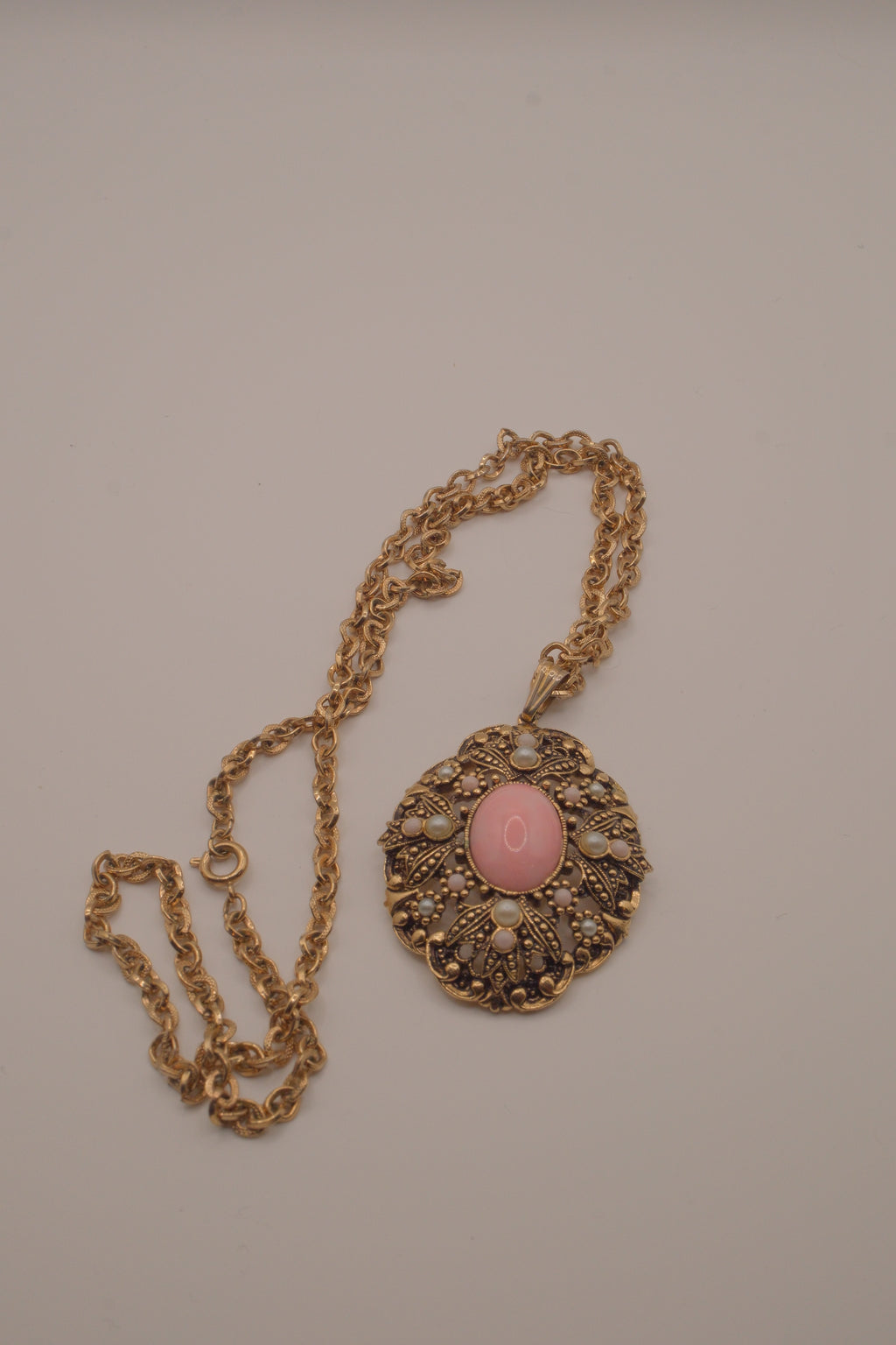 1974 Avon "Queen Anne's Lace" pendant necklace