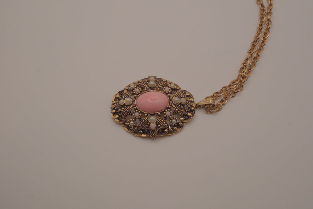 1974 Avon "Queen Anne's Lace" pendant necklace