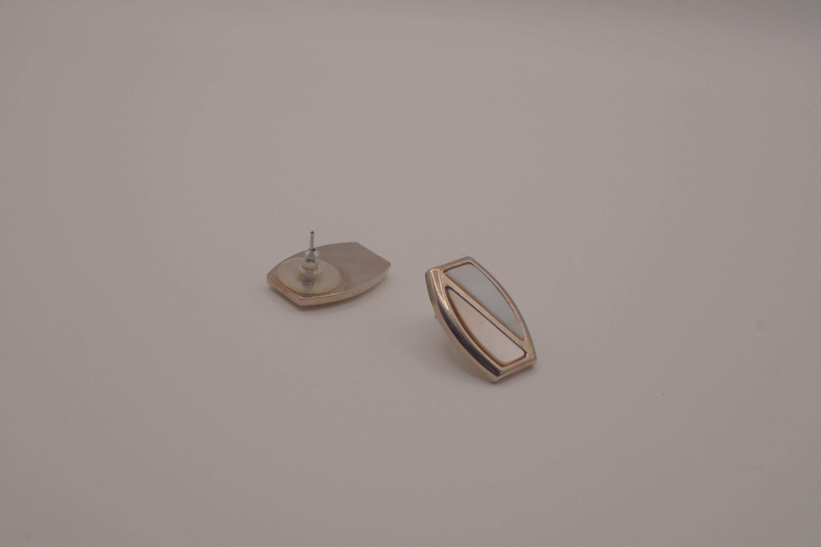 Modernist mother of pearl geometric earrings&nbsp;