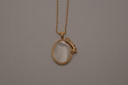 Vintage mother-of-pearl pendant necklace