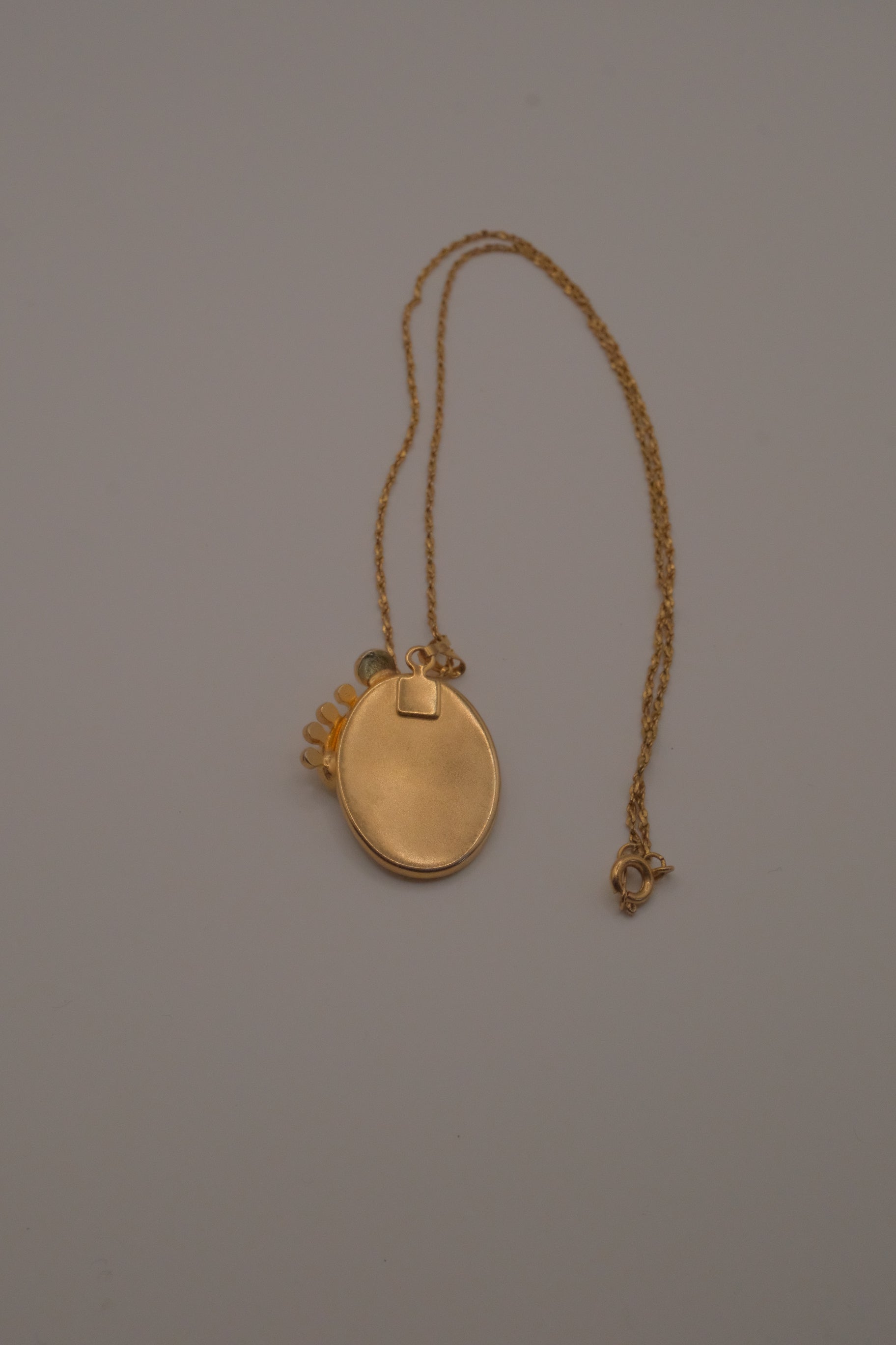 Vintage mother-of-pearl pendant necklace