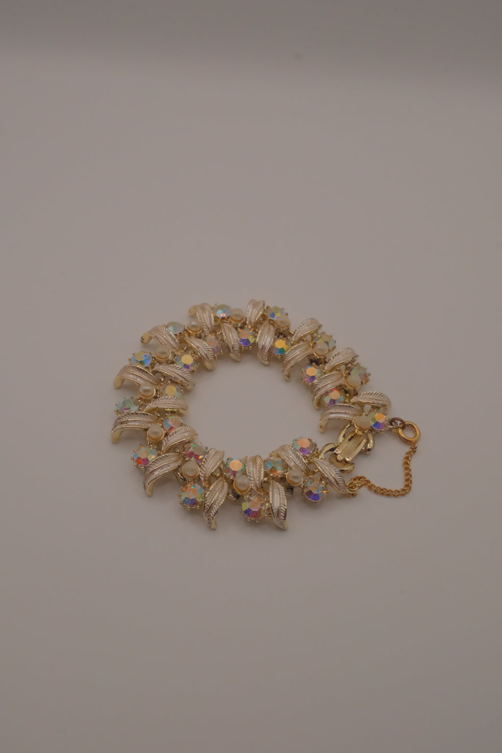 Vintage 1950s rhinestone and faux pearl leaf bracelet