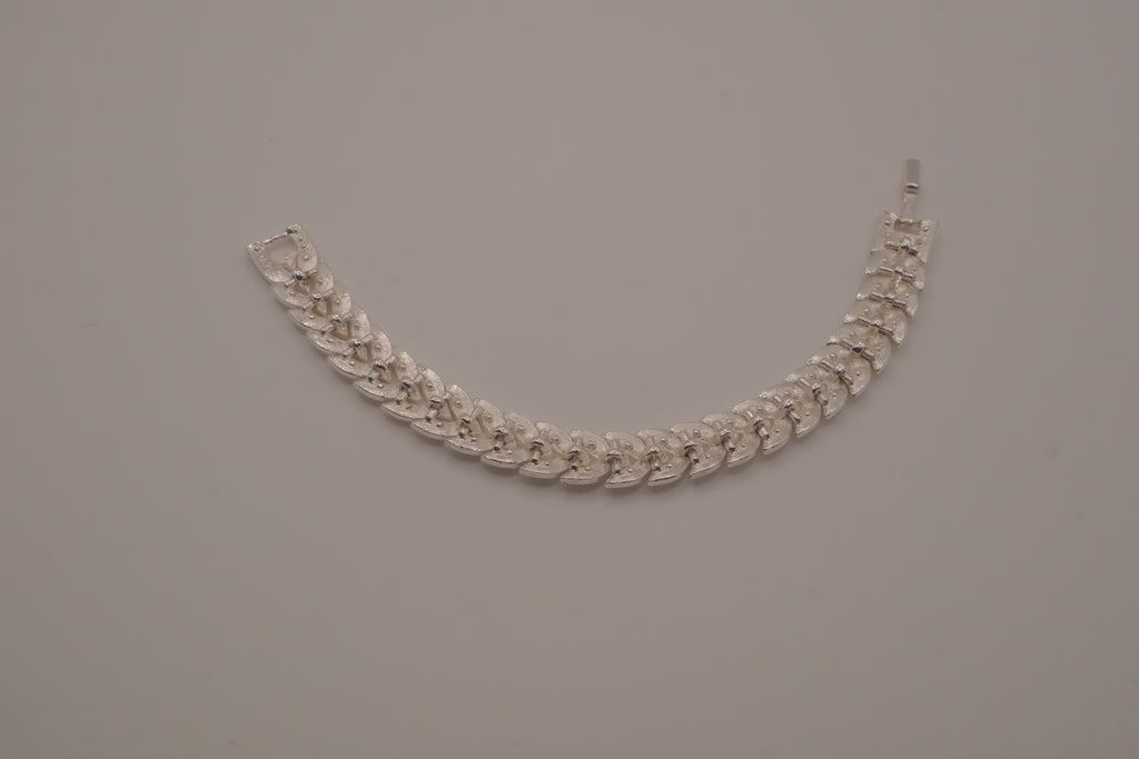Vintage interlocking leaf-link &nbsp;bracelet
