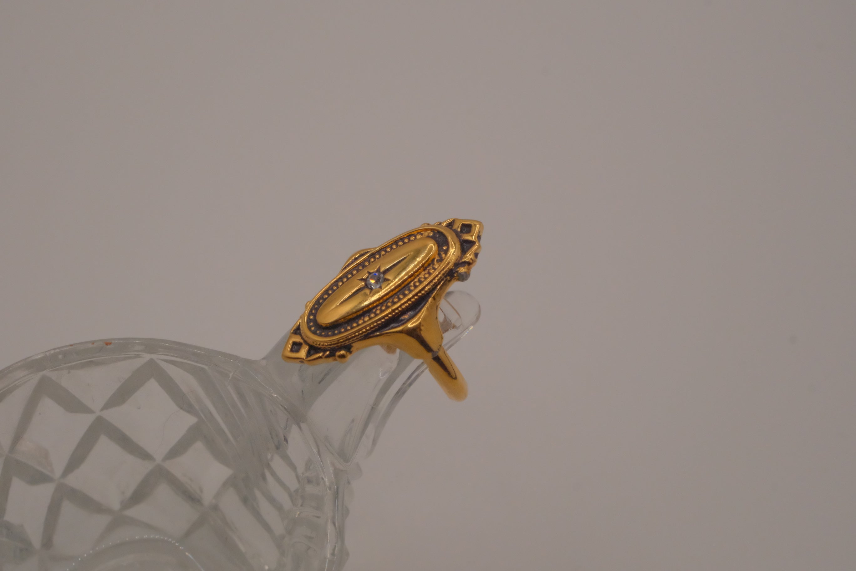 Vintage 1976 Avon "Kensington" Ring