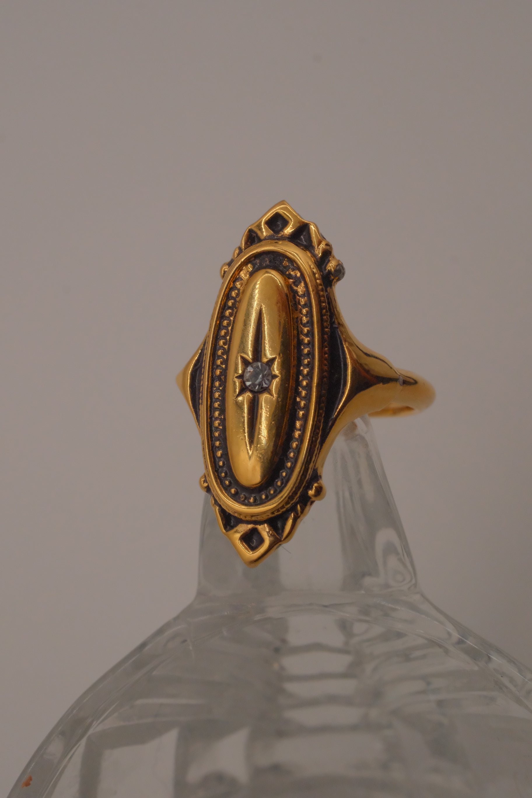 Vintage 1976 Avon "Kensington" Ring