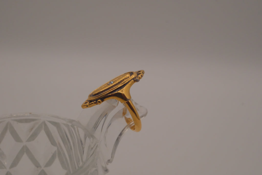 Vintage 1976 Avon "Kensington" Ring
