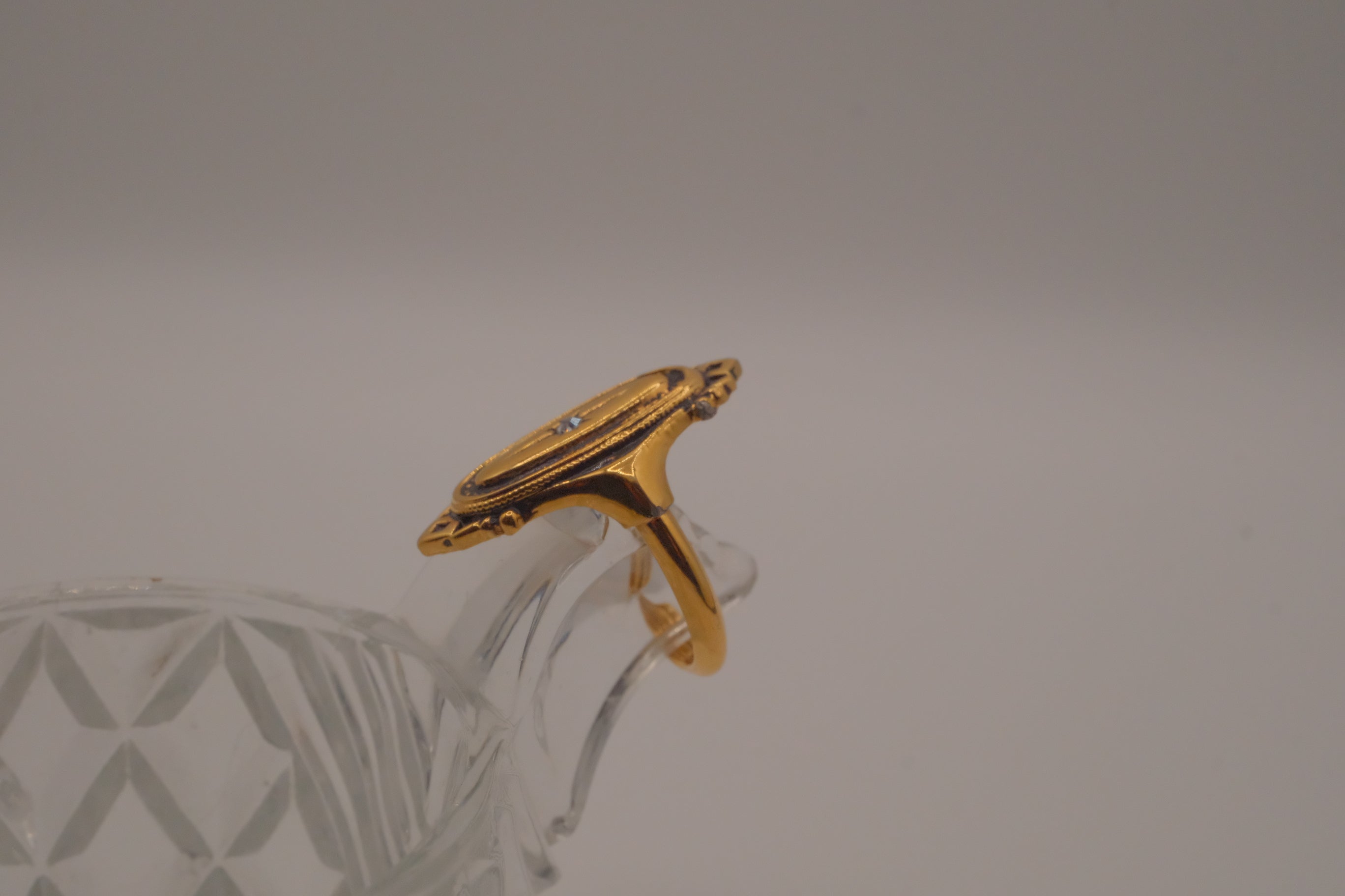 Vintage 1976 Avon "Kensington" Ring