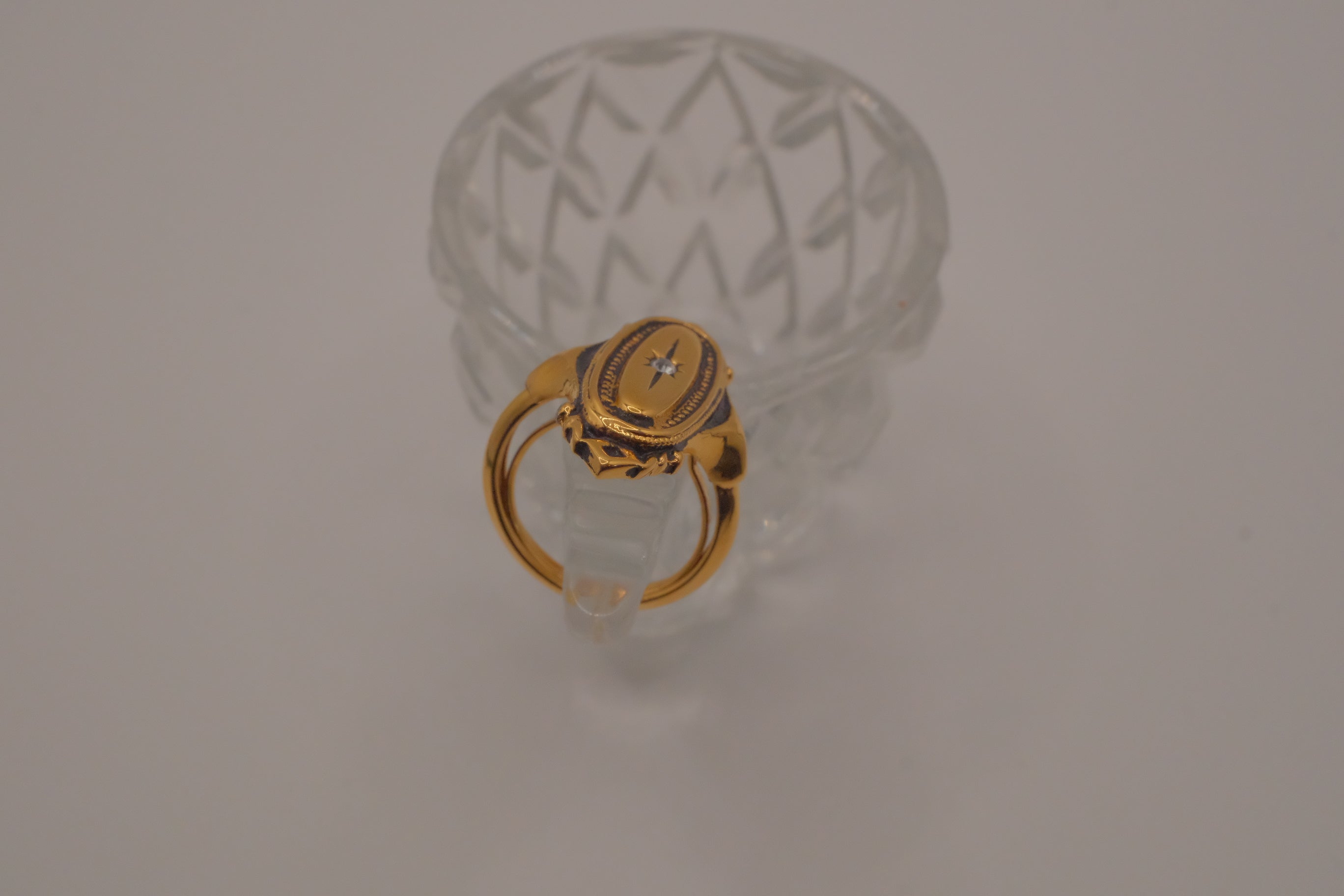 Vintage 1976 Avon "Kensington" Ring