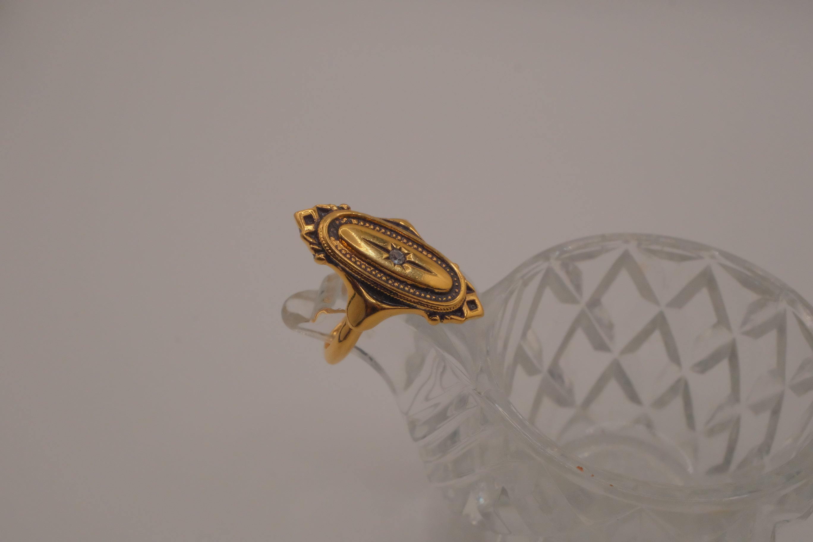 Vintage 1976 Avon "Kensington" Ring