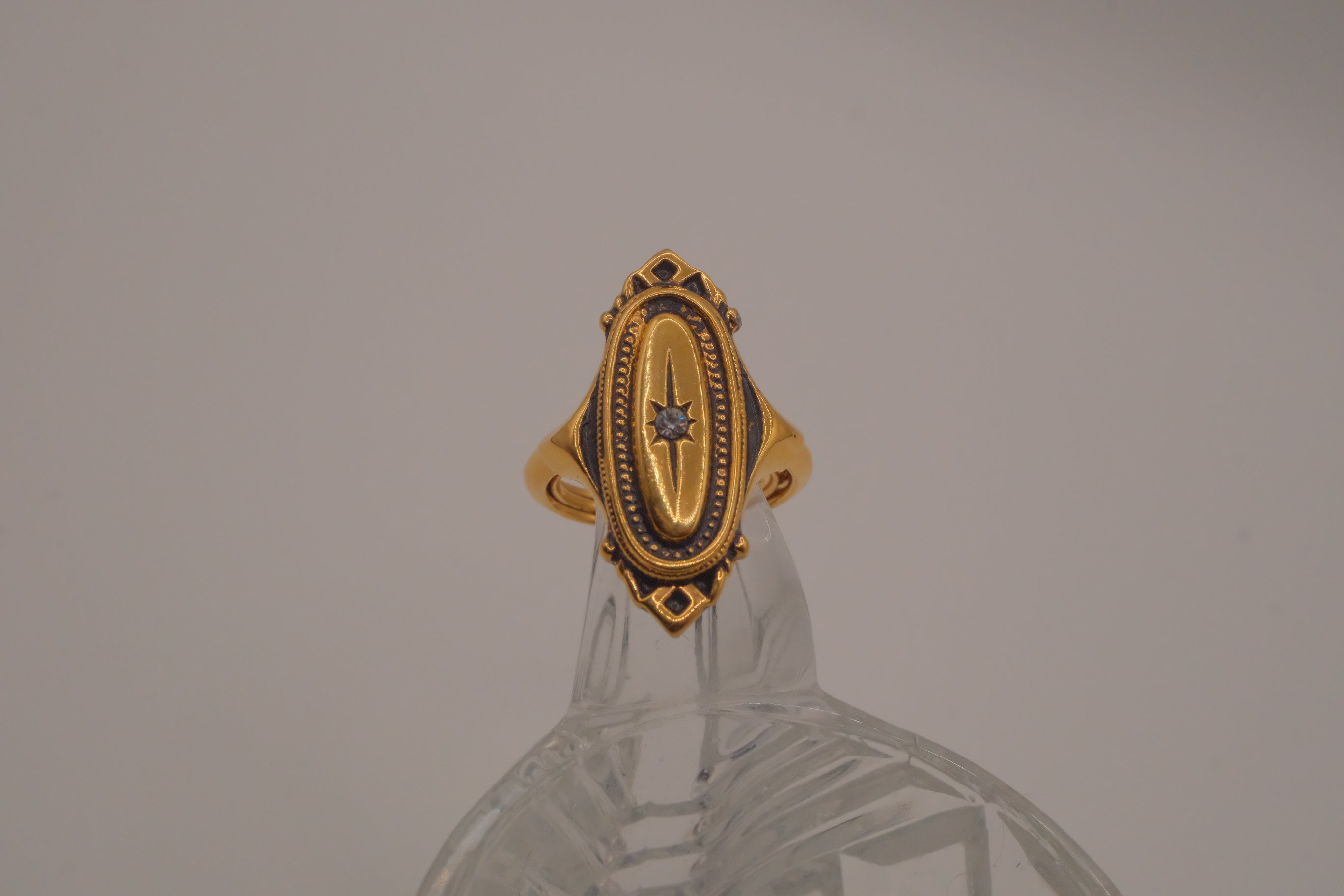 Vintage 1976 Avon "Kensington" Ring
