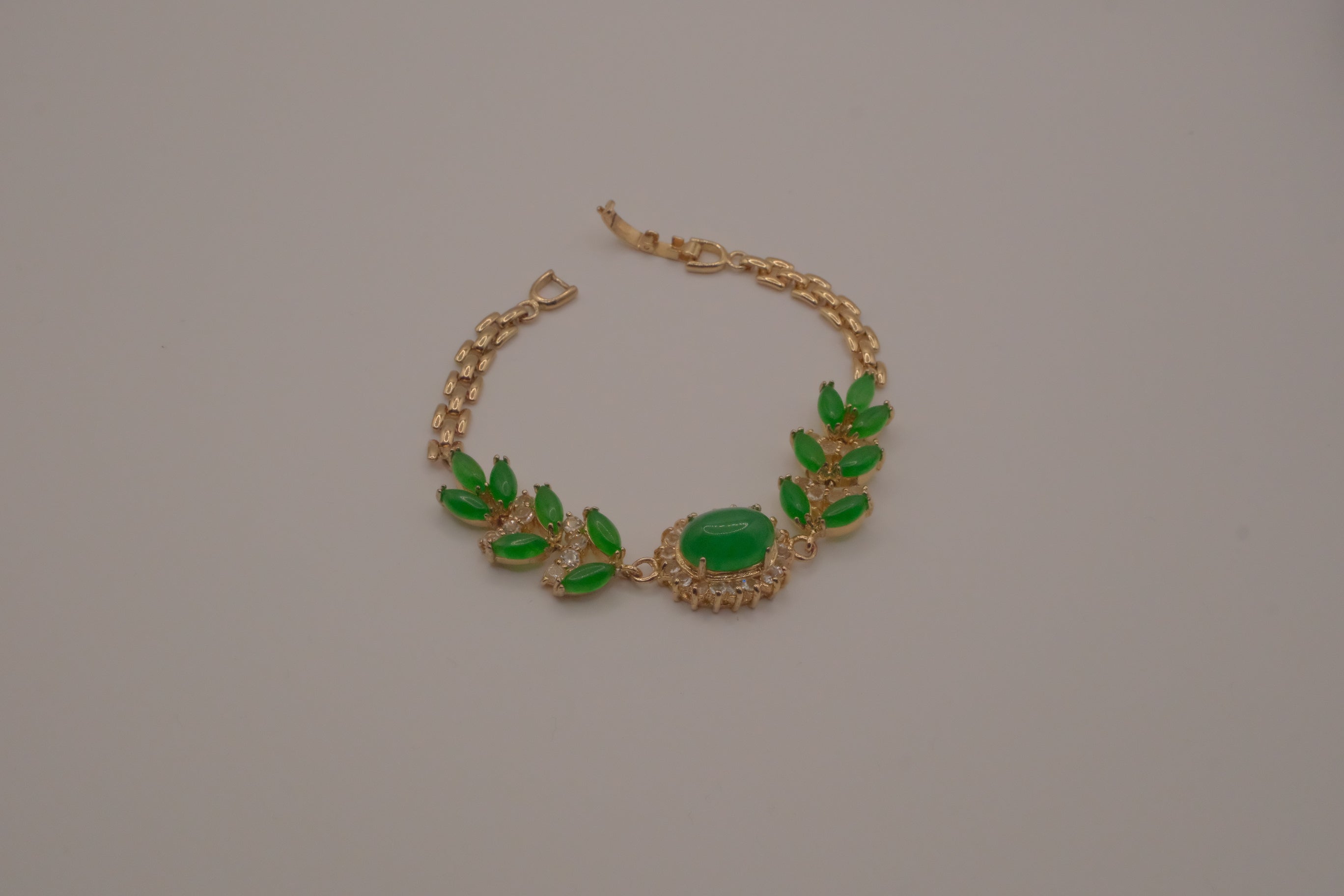 Vintage marquise-cut green stones bracelet