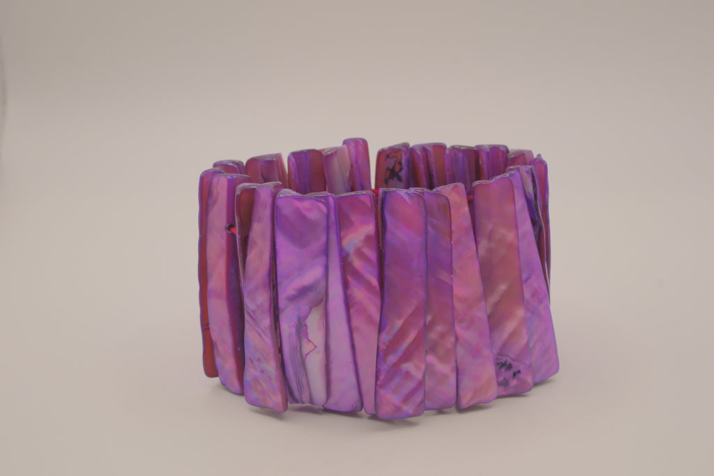 Dyed purple mother of pearl shell stretch bracelet