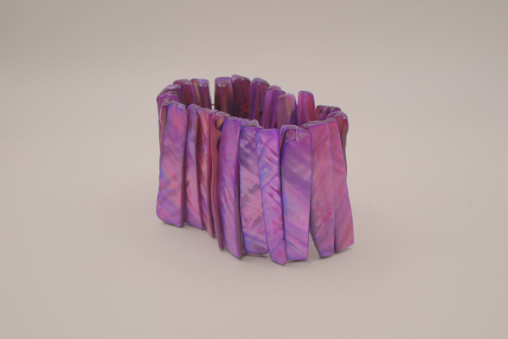 Dyed purple mother of pearl shell stretch bracelet
