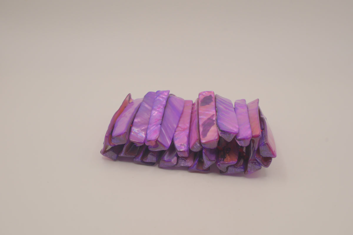 Dyed purple mother of pearl shell stretch bracelet