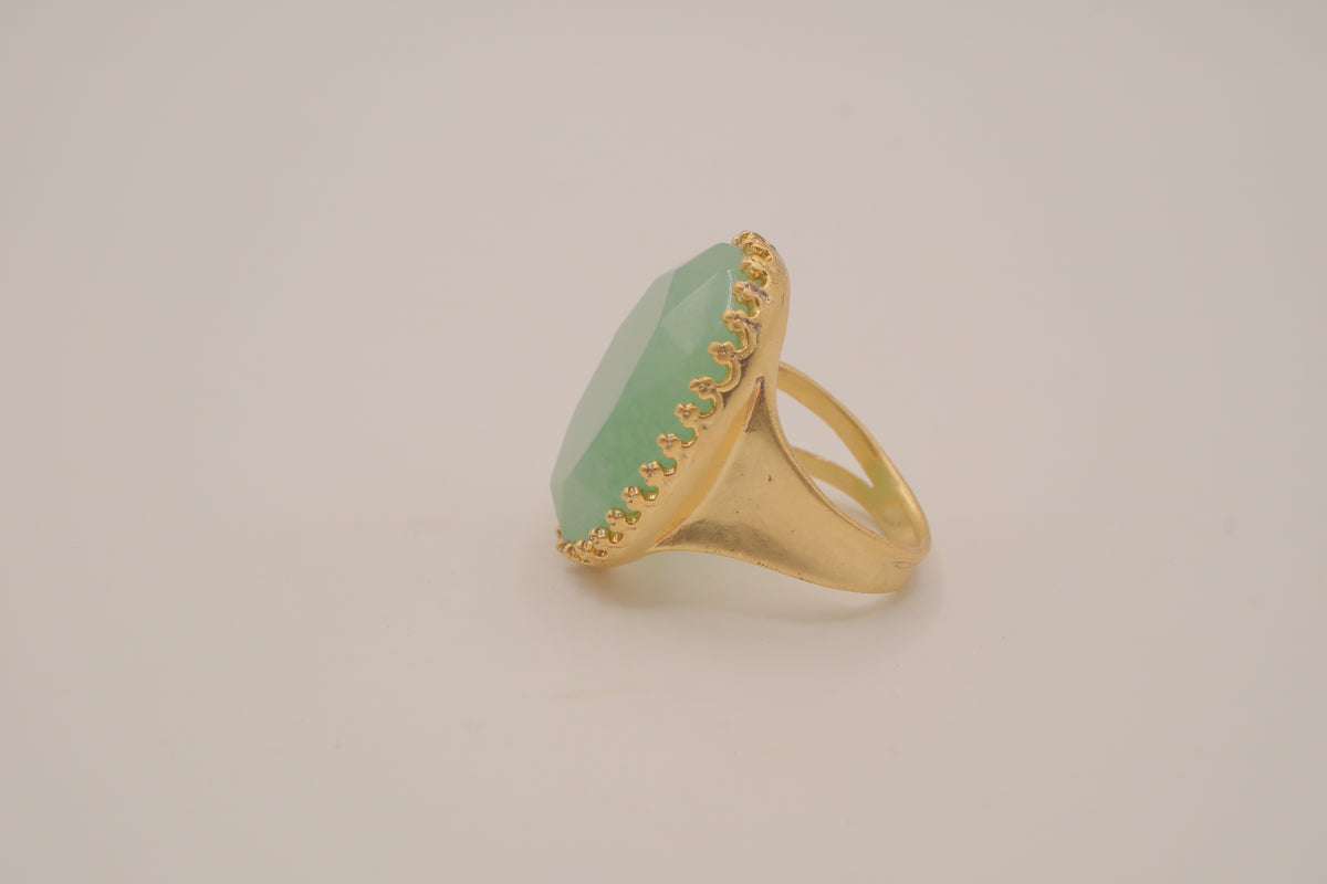 Vintage gold tone Jade cocktail ring