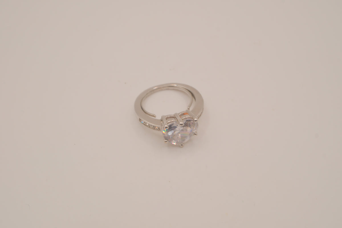 Heart-shaped solitaire engagement ring