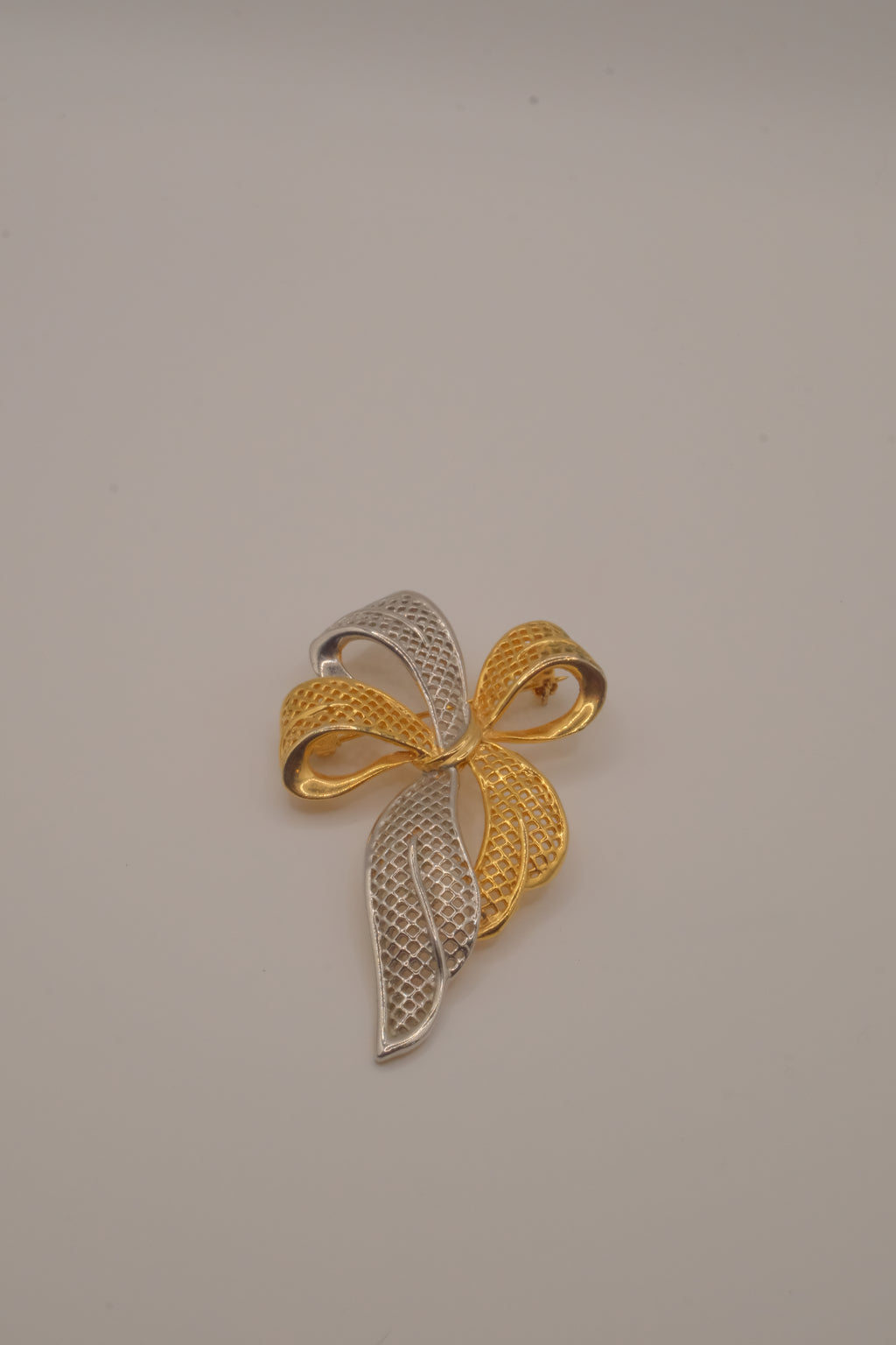 Vintage Park Lane two-tone mesh ribbon bow brooch