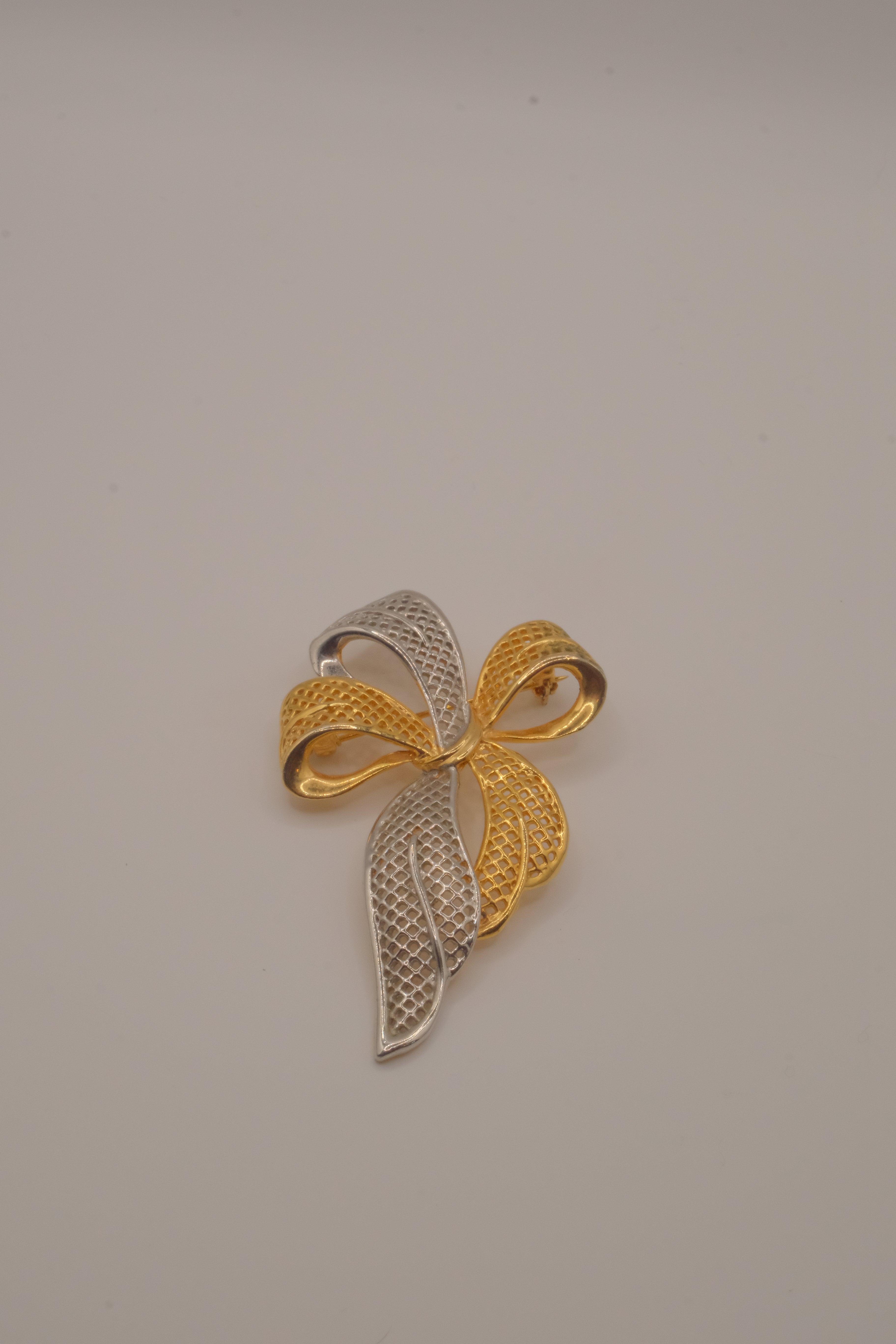 Vintage Park Lane two-tone mesh ribbon bow brooch
