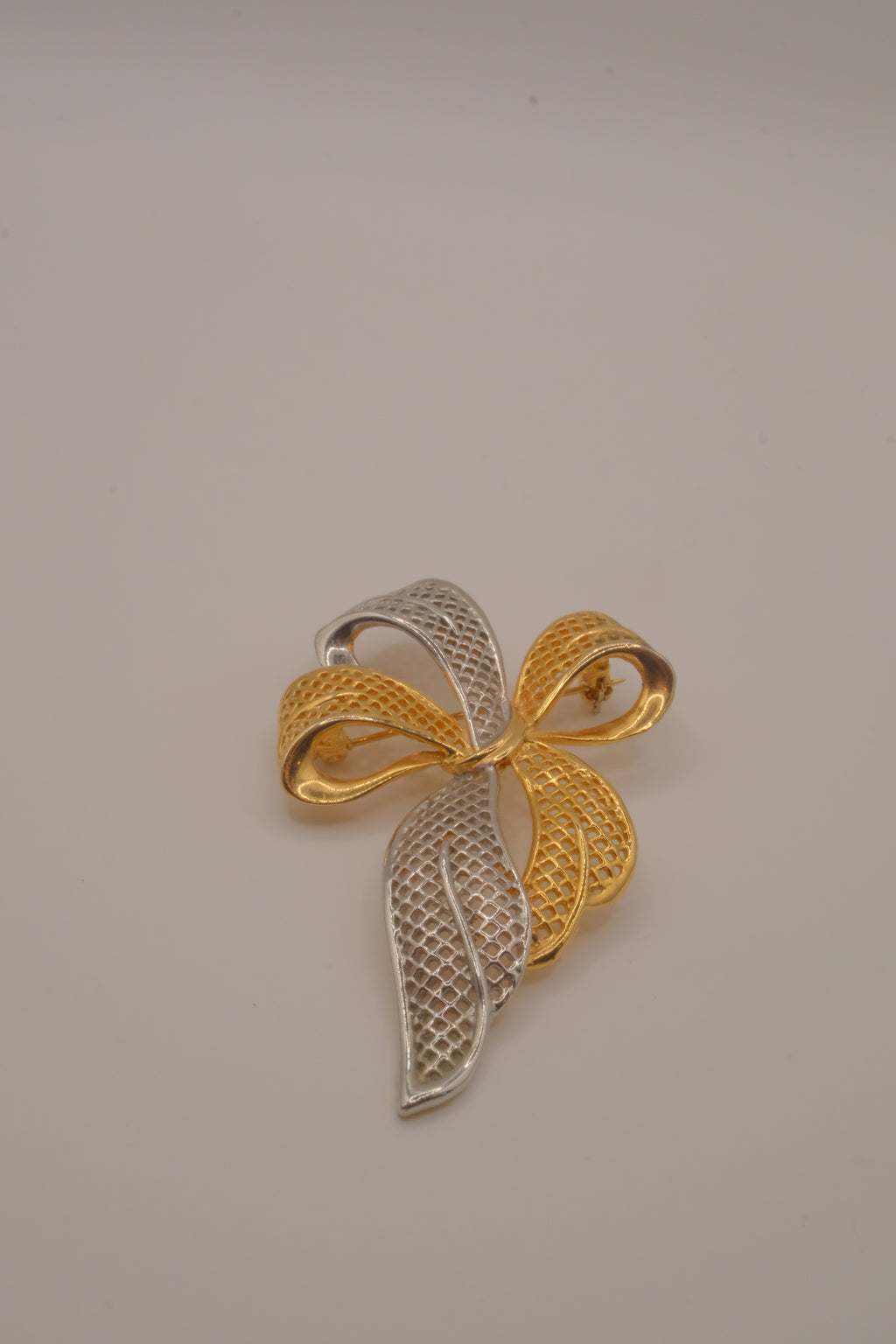 Vintage Park Lane two-tone mesh ribbon bow brooch