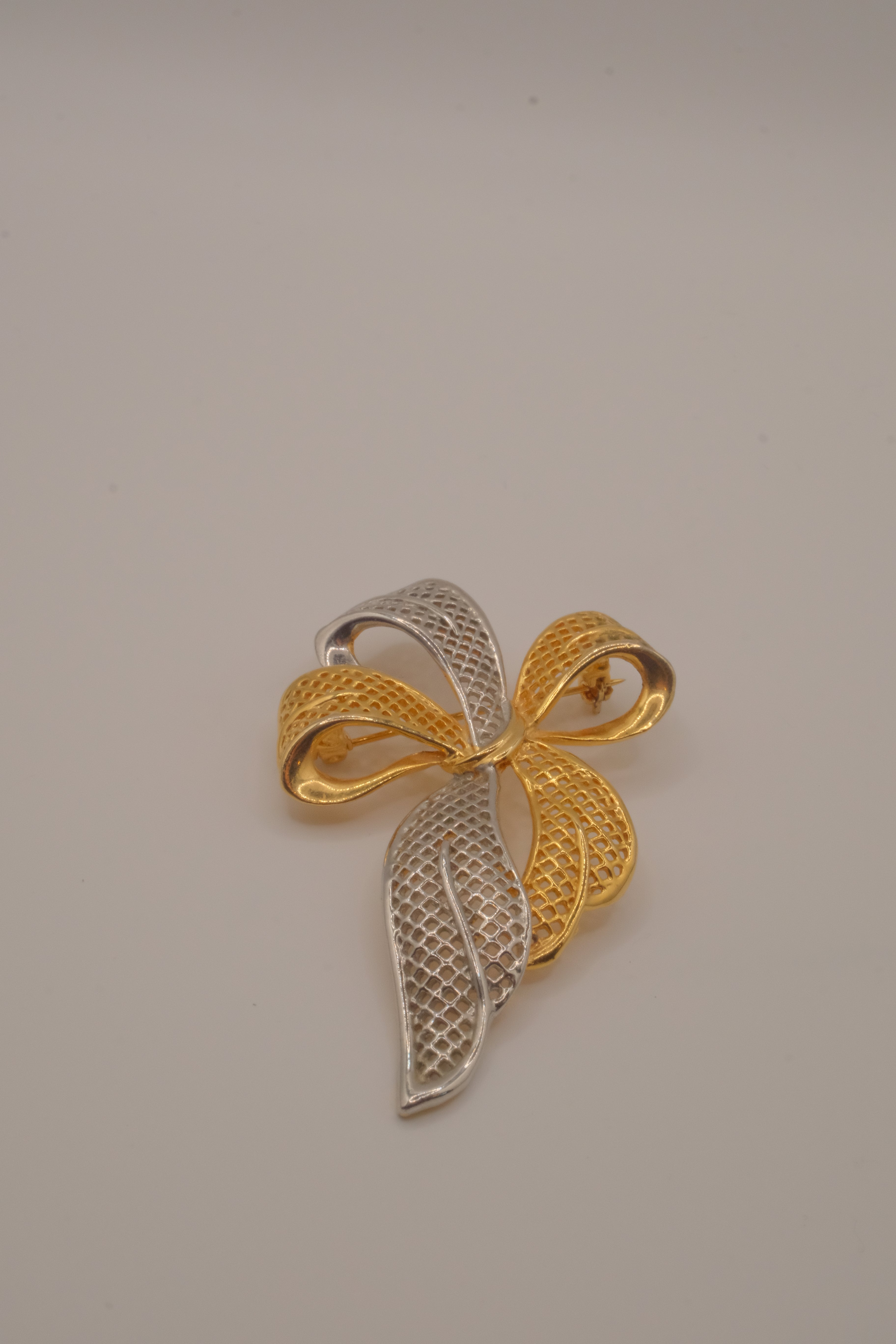 Vintage Park Lane two-tone mesh ribbon bow brooch