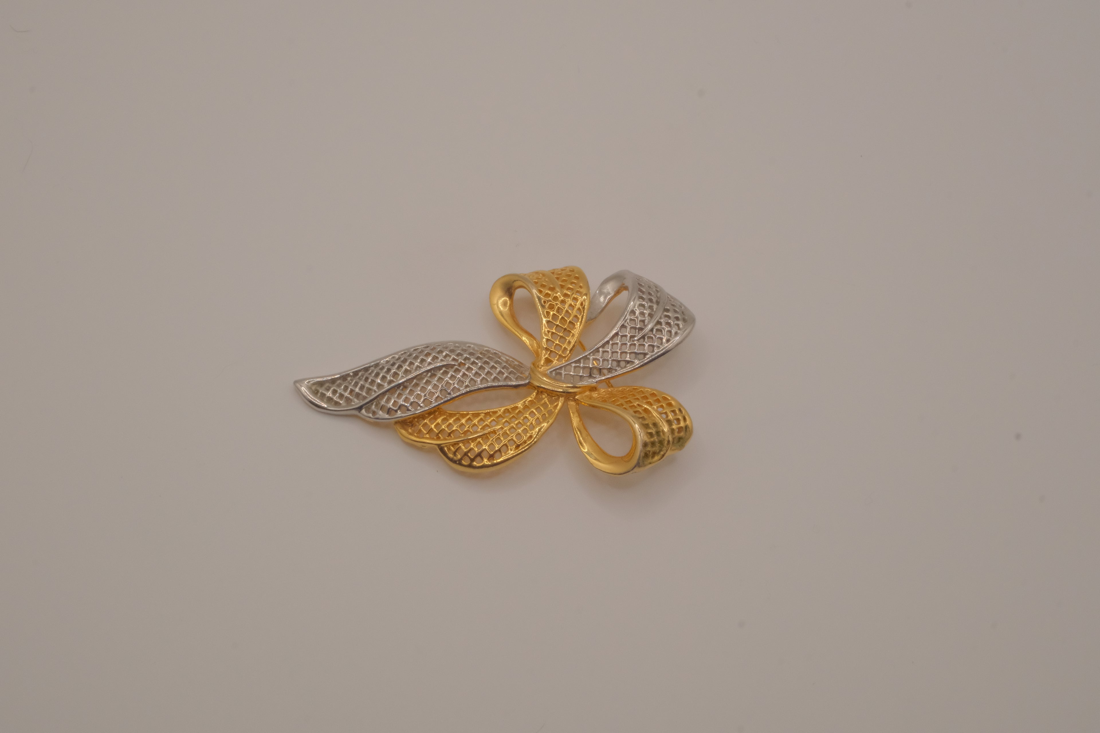 Vintage Park Lane two-tone mesh ribbon bow brooch