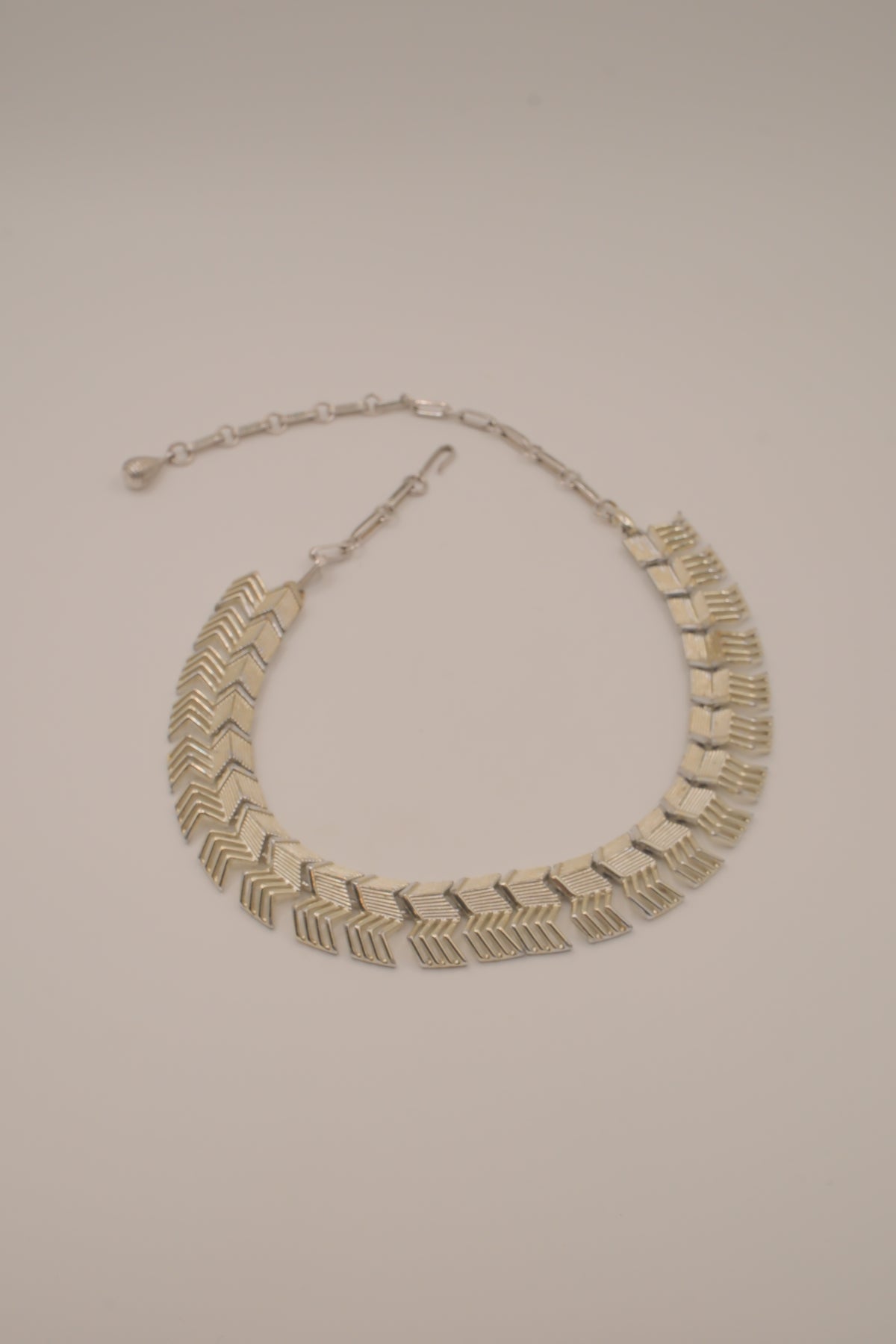 Vintage mid-century silver-tone chevron collar necklace