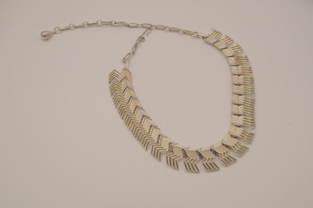 Vintage mid-century silver-tone chevron collar necklace
