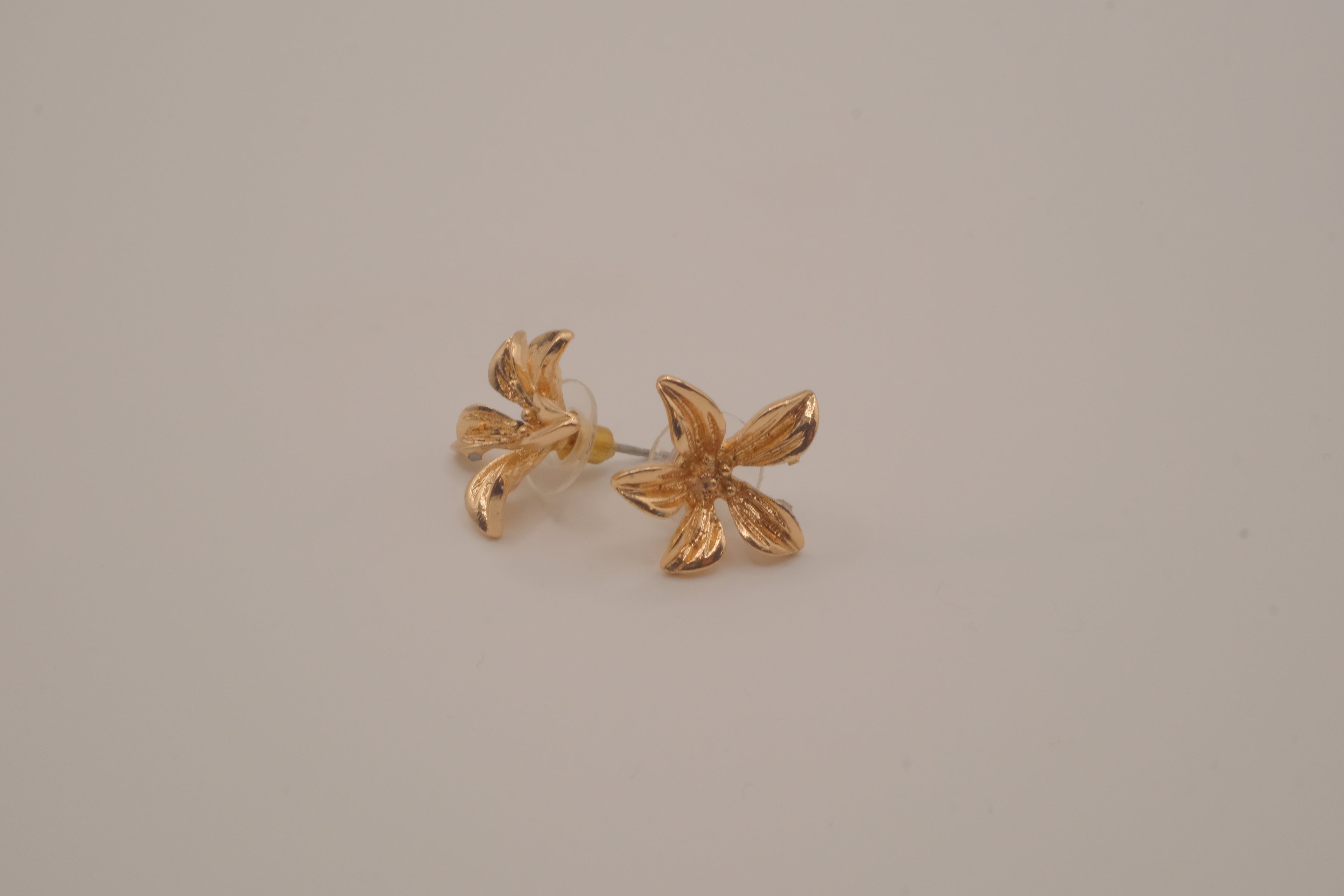 Gold tone flower stud earrings