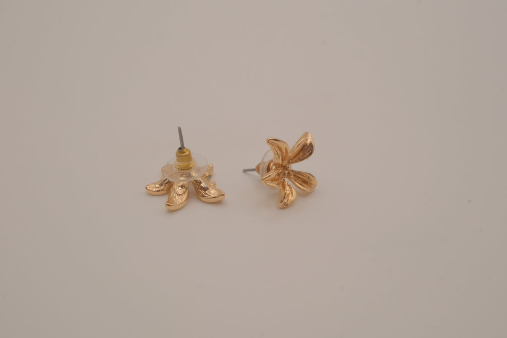 Gold tone flower stud earrings