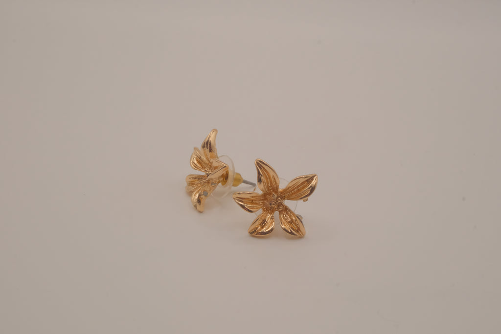 Gold tone flower stud earrings
