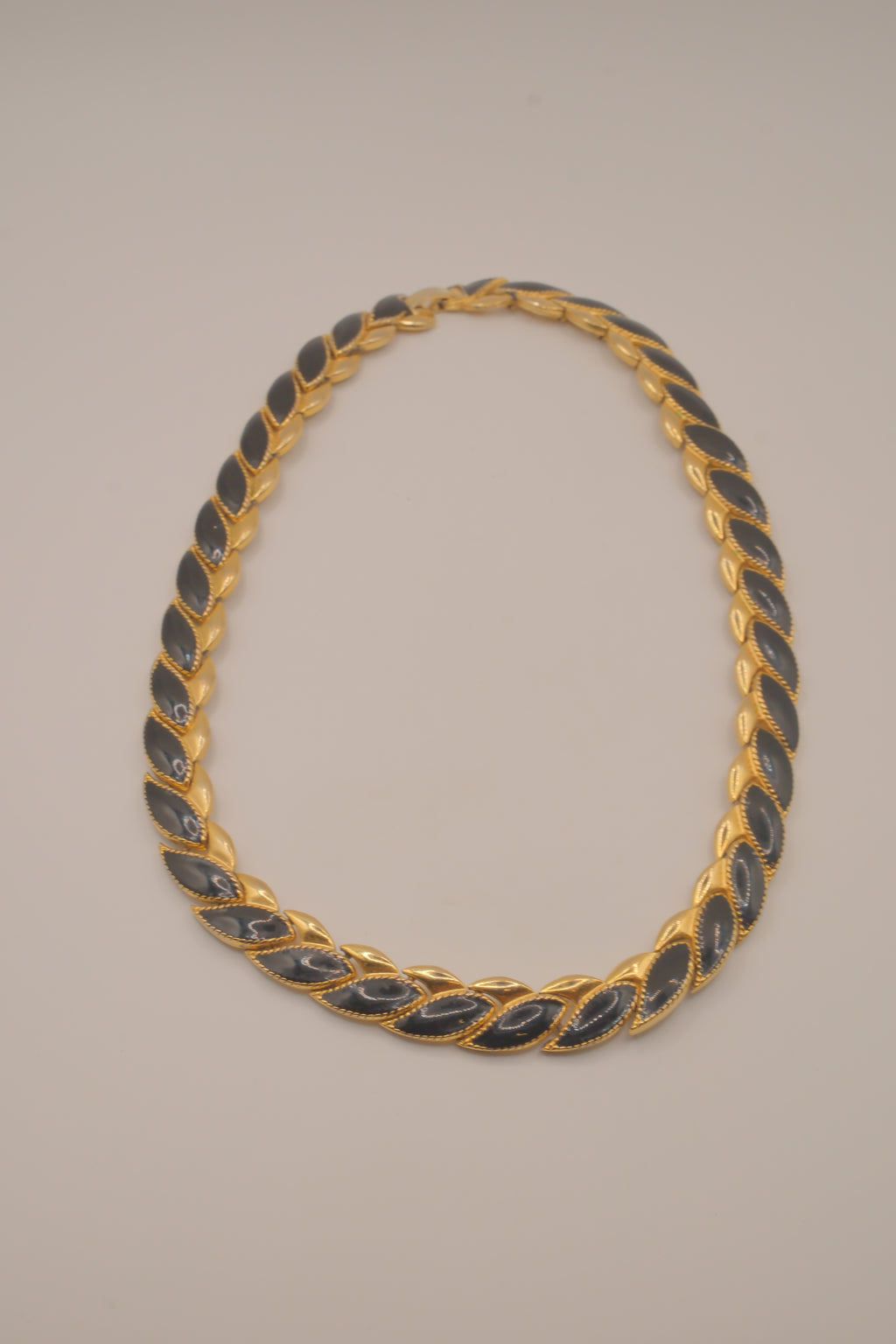 Vintage 1980s gold-toned black enamel collar necklace