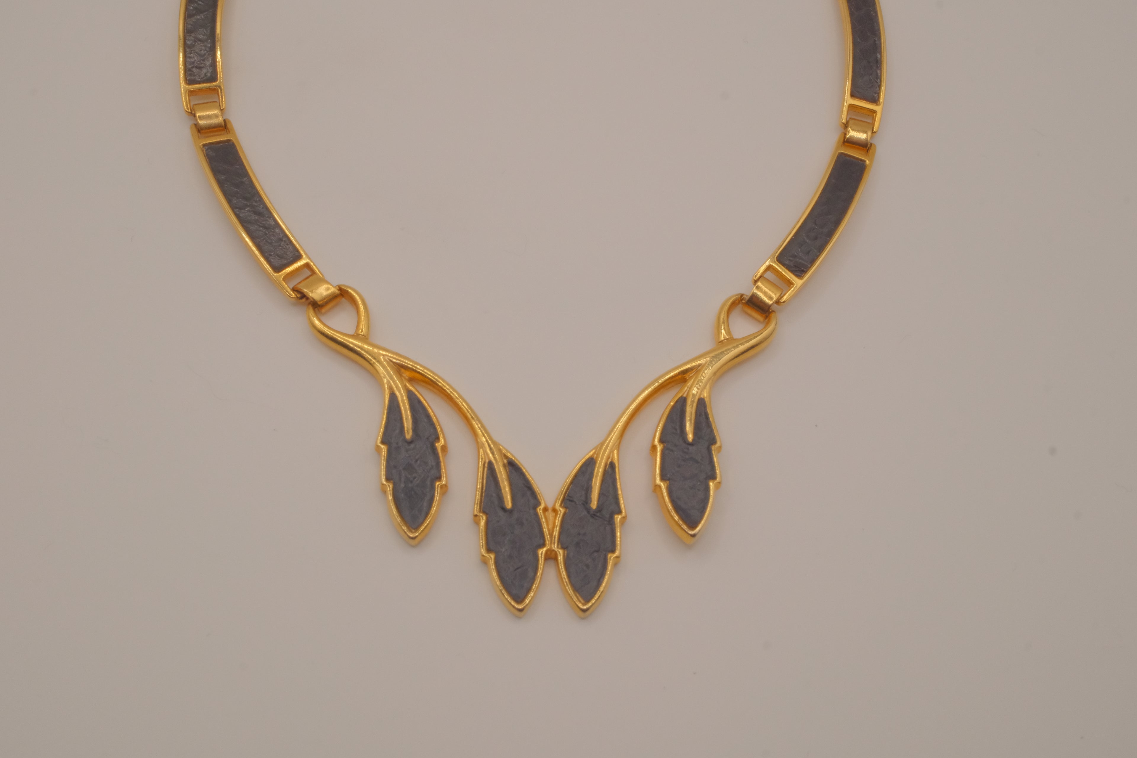 Vintage mid-century choker necklace