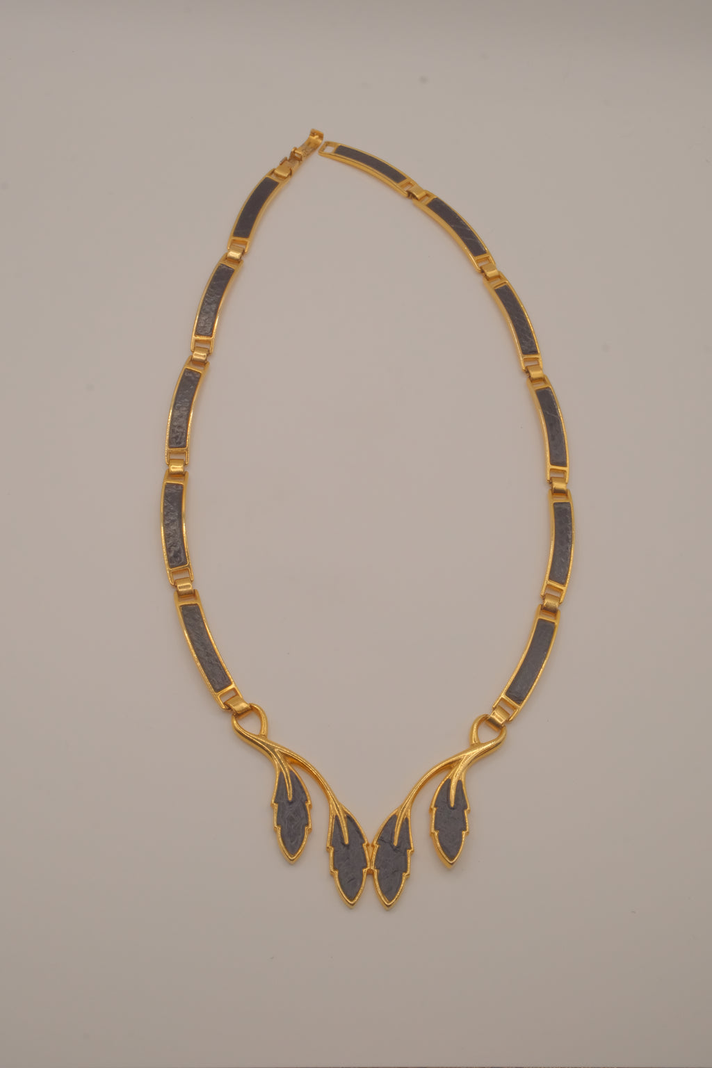 Vintage mid-century choker necklace