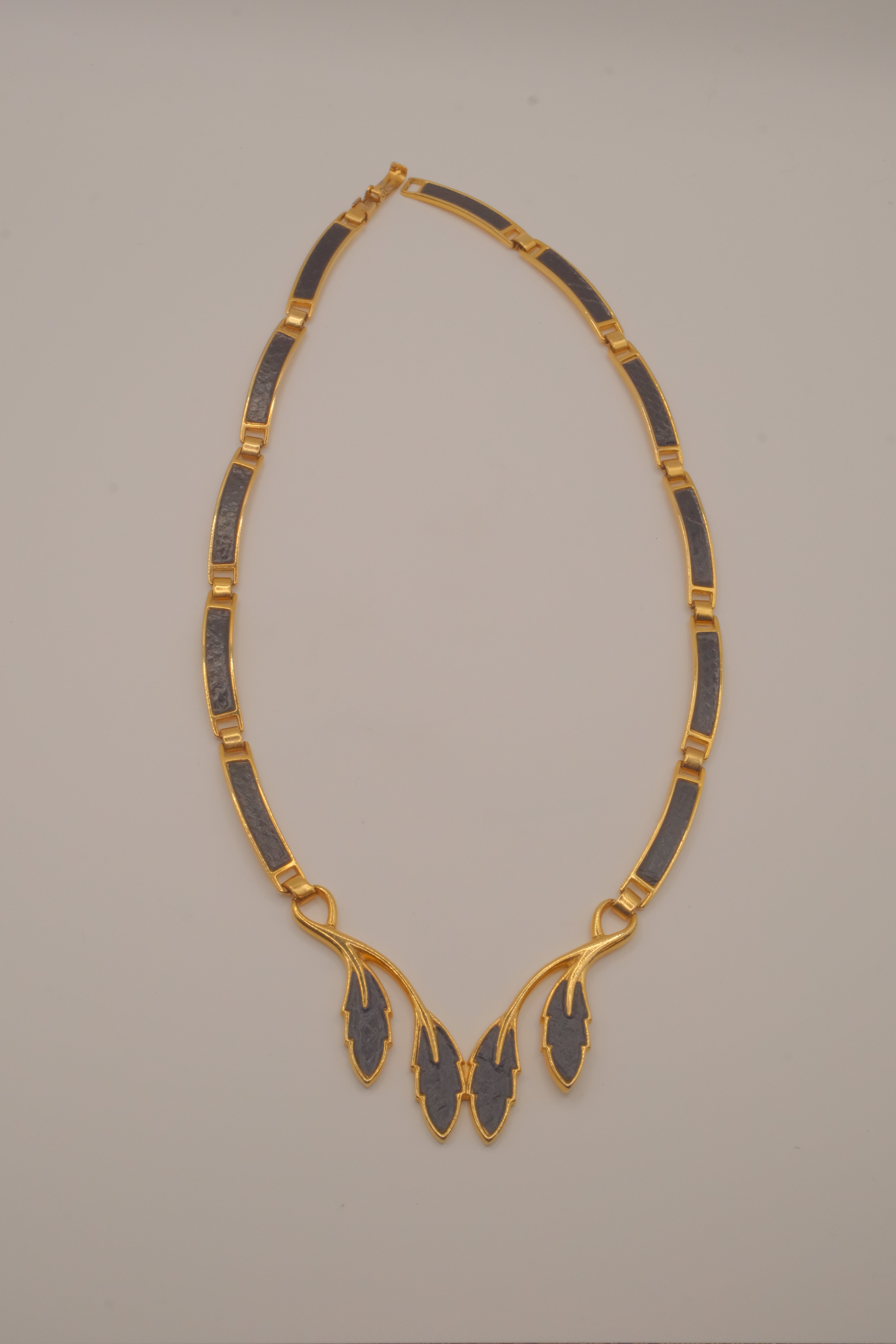 Vintage mid-century choker necklace