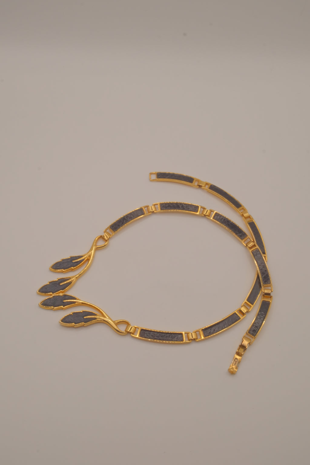 Vintage mid-century choker necklace