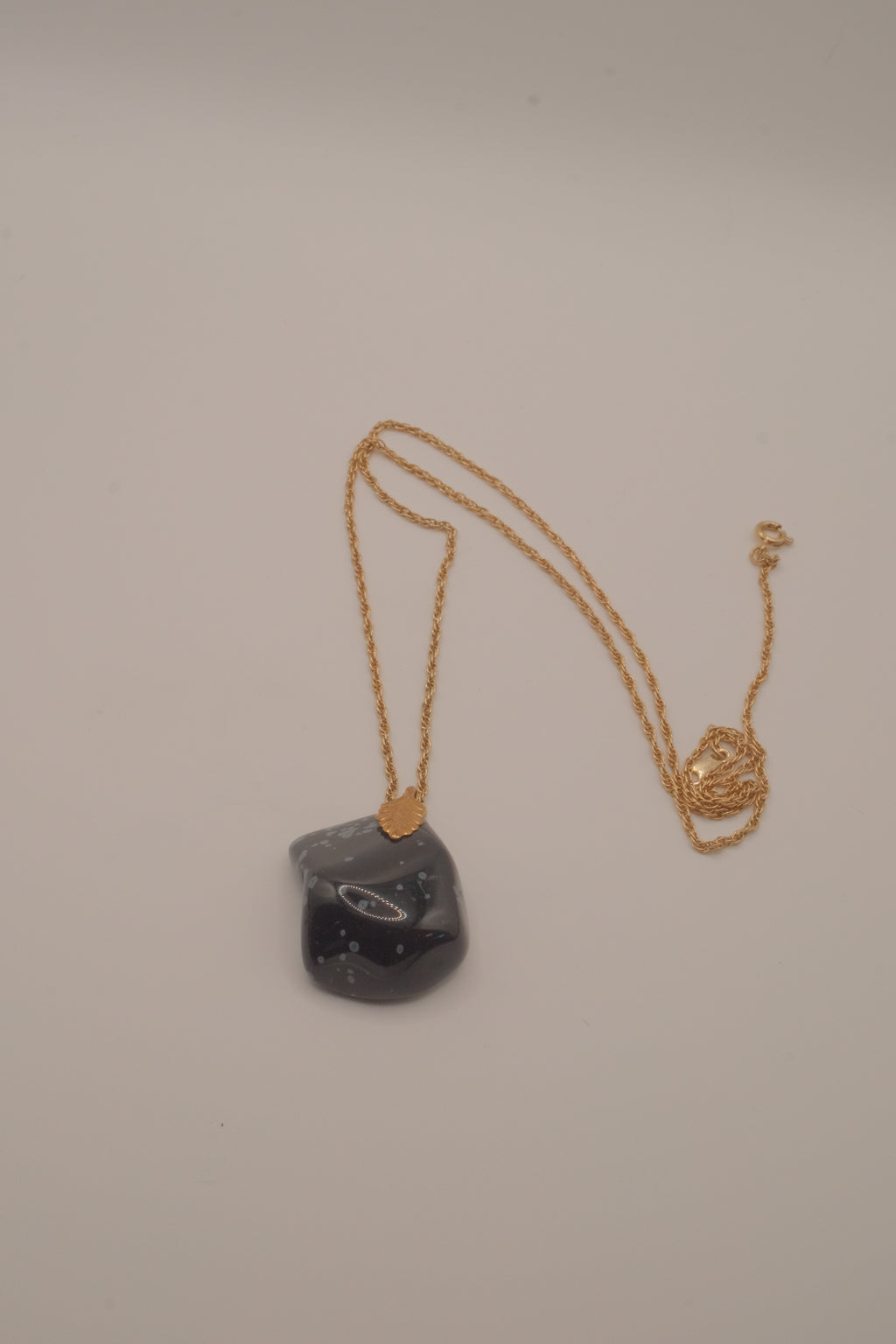 Avon snowflake obsidian pendant necklace