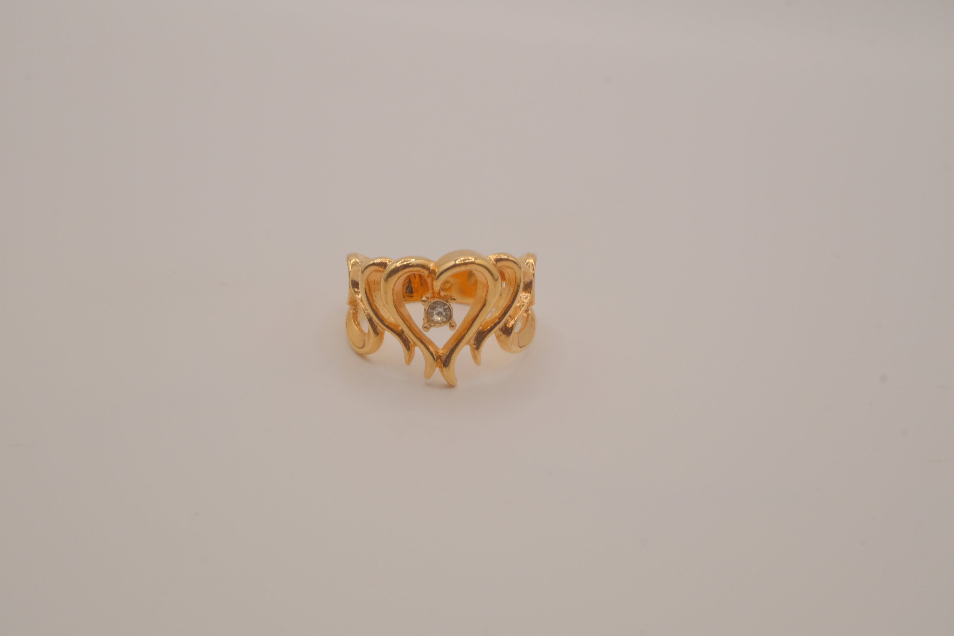 Gold openwork heart ring