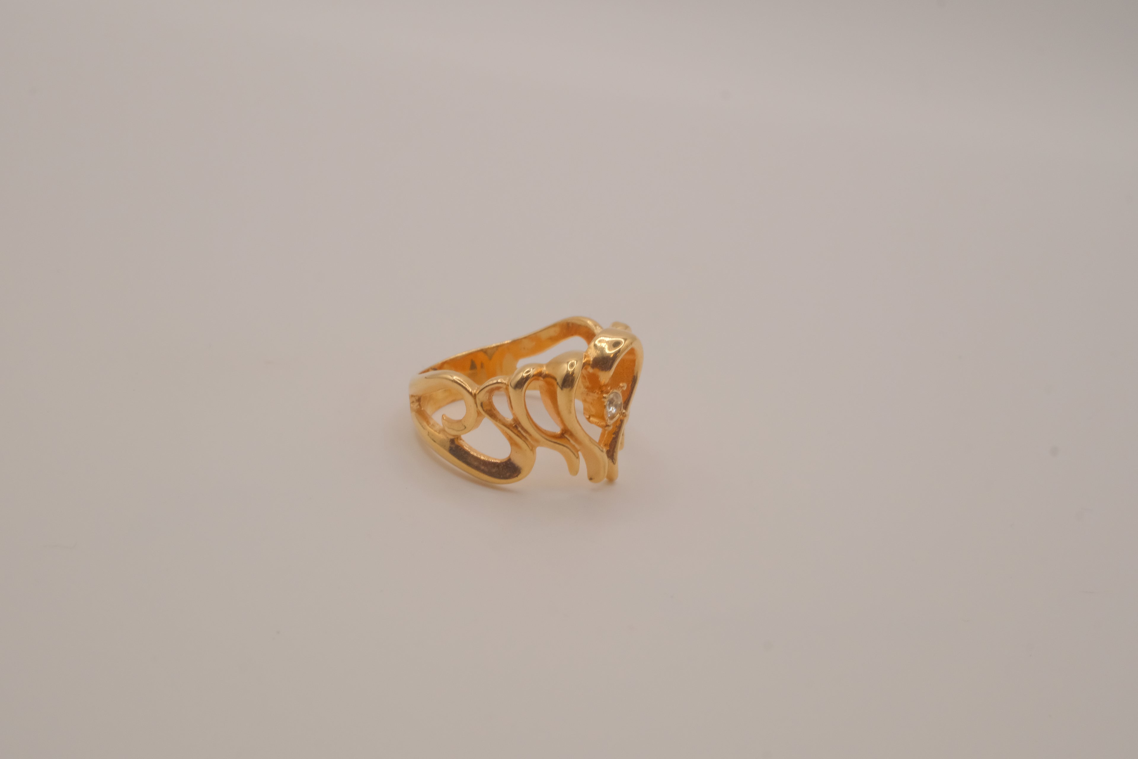 Gold openwork heart ring