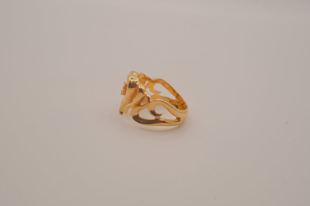 Gold openwork heart ring