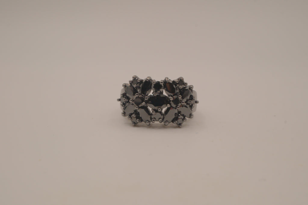 10 KT black floral cluster statement ring