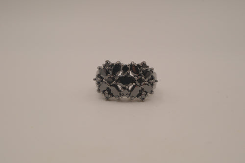 10 KT black floral cluster statement ring