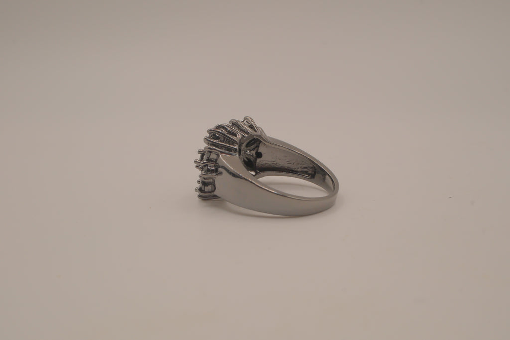 10 KT black floral cluster statement ring