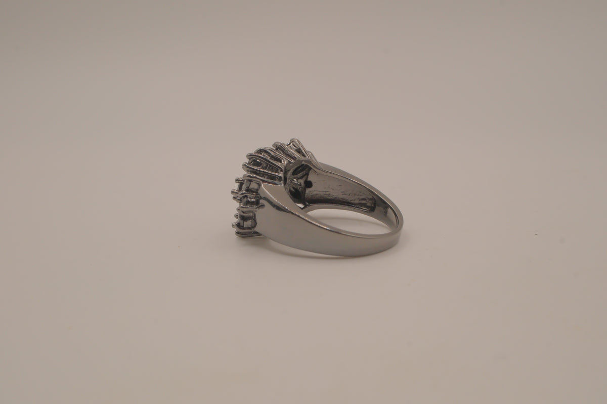 10 KT black floral cluster statement ring